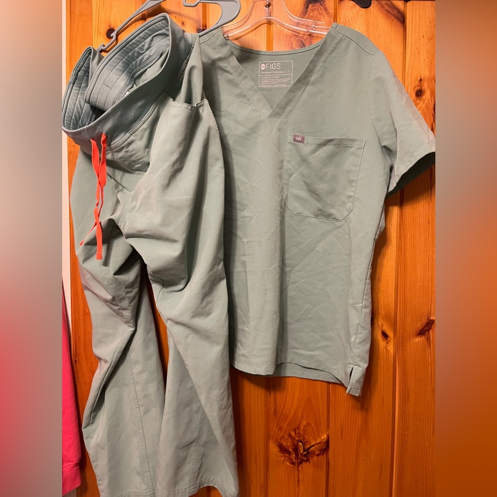 Large figs scrub set